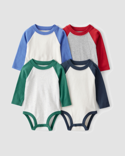 Quatre bodies bébé à manches longues aux coloris bleu, rouge, vert et marine