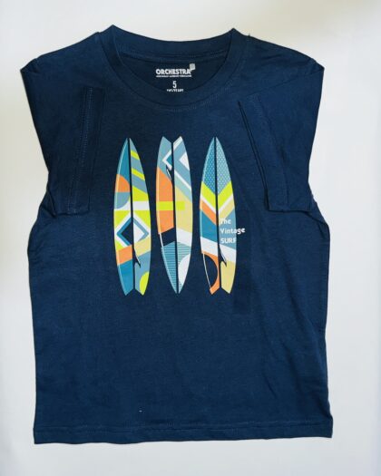 T-shirt garçon bleu à motif planches de surf (5 ans)