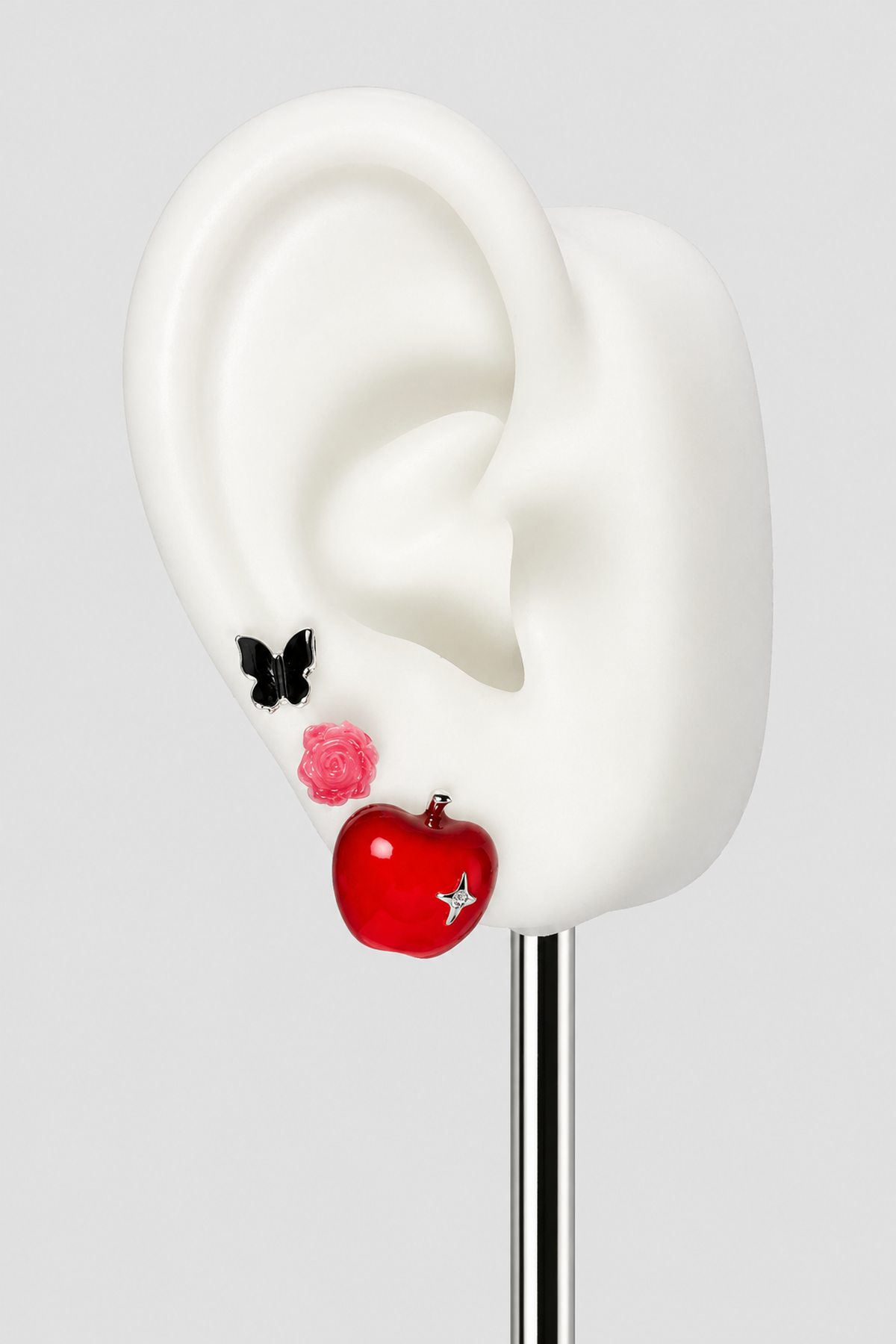 Lot de 3 bijoux d’oreille rouges à fraise et papillon