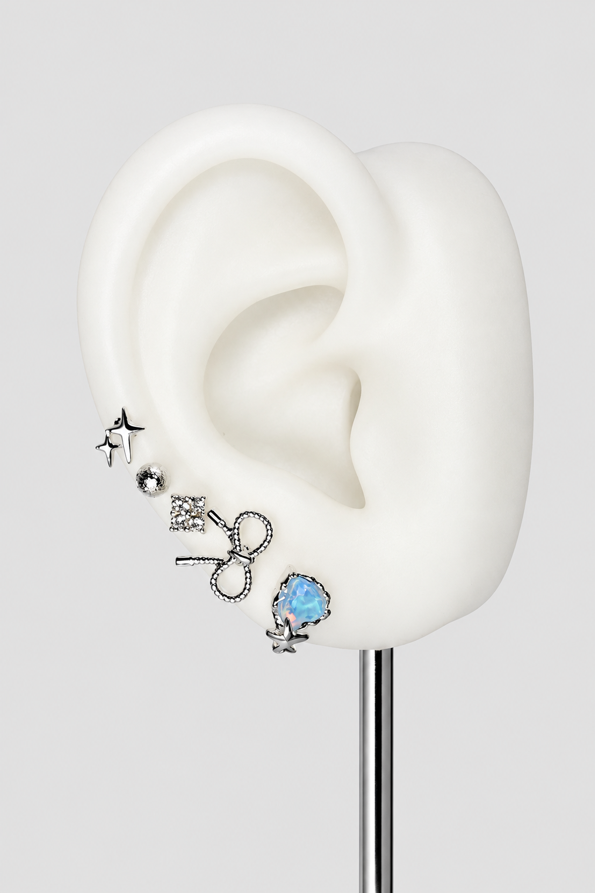 Lot de 5 bijoux d’oreille argentés à fleurs bleues