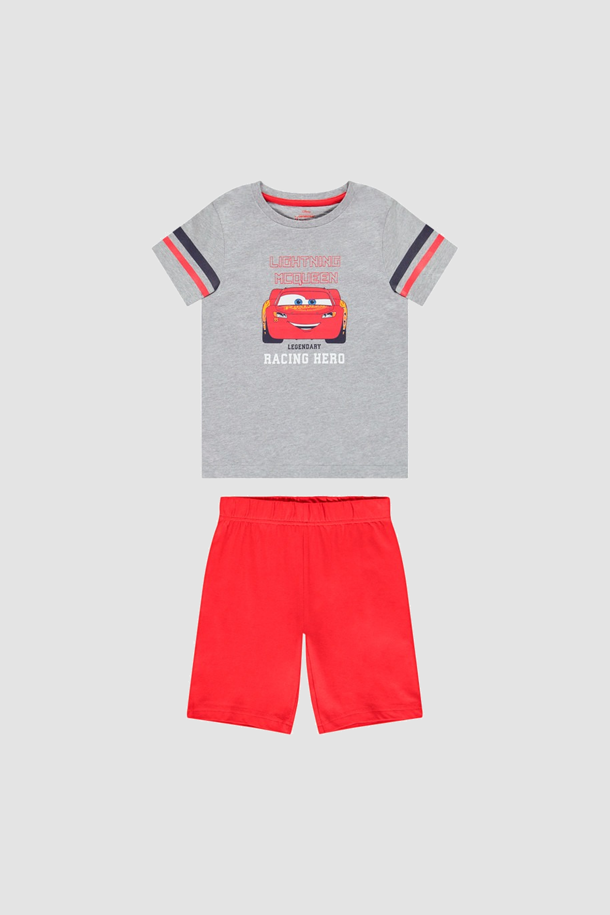 Ensemble garçon Cars Orchestra avec T-shirt gris et short rouge sur fond gris clair