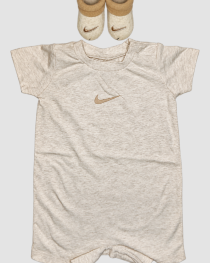Ensemble bébé garçon barboteuse et chaussons 2 pièces – Nike (0–6 mois)