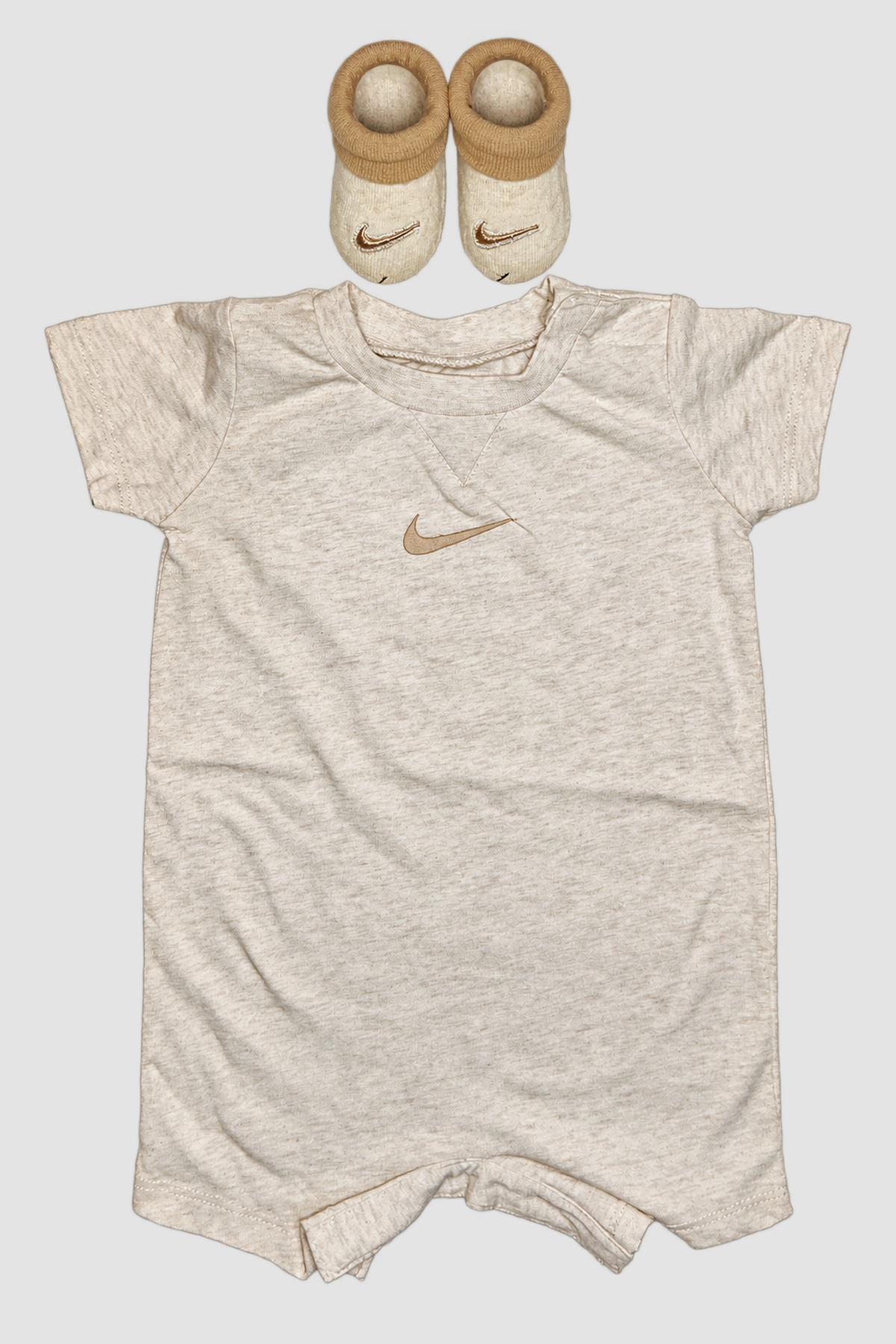Ensemble bébé garçon barboteuse et chaussons 2 pièces – Nike (0–6 mois)