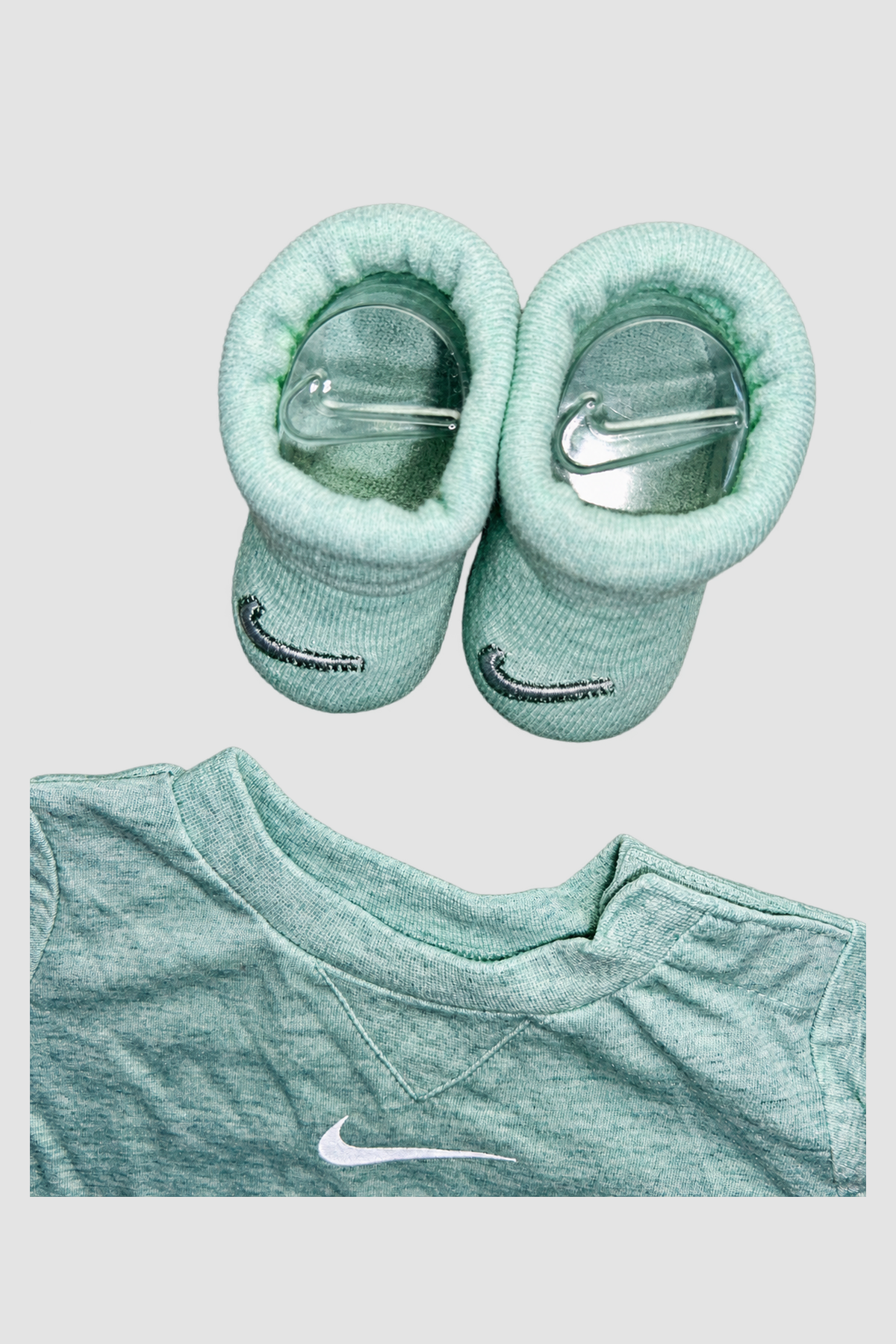Ensemble bébé garçon barboteuse et chaussons 2 pièces – Nike (0–6 mois)
