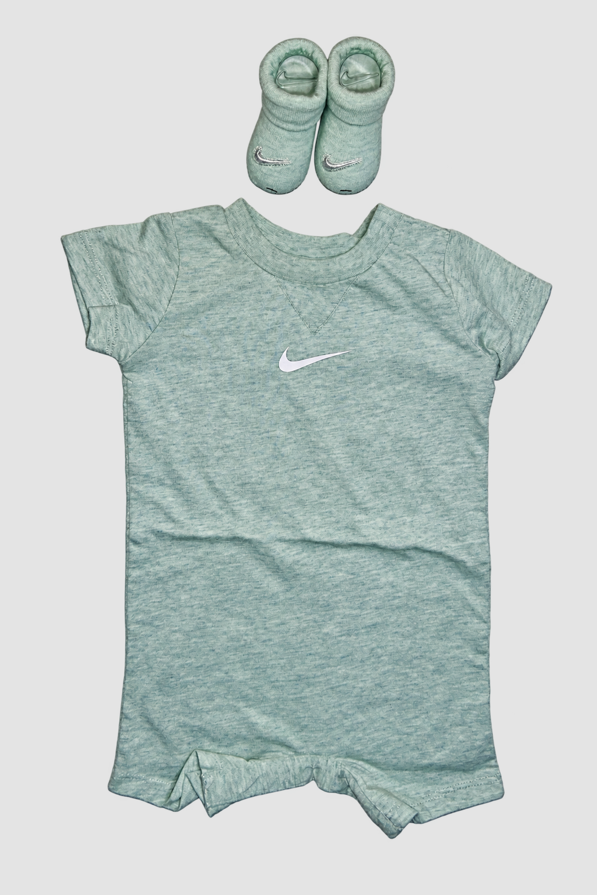 Ensemble bébé garçon barboteuse et chaussons 2 pièces – Nike (0–6 mois)