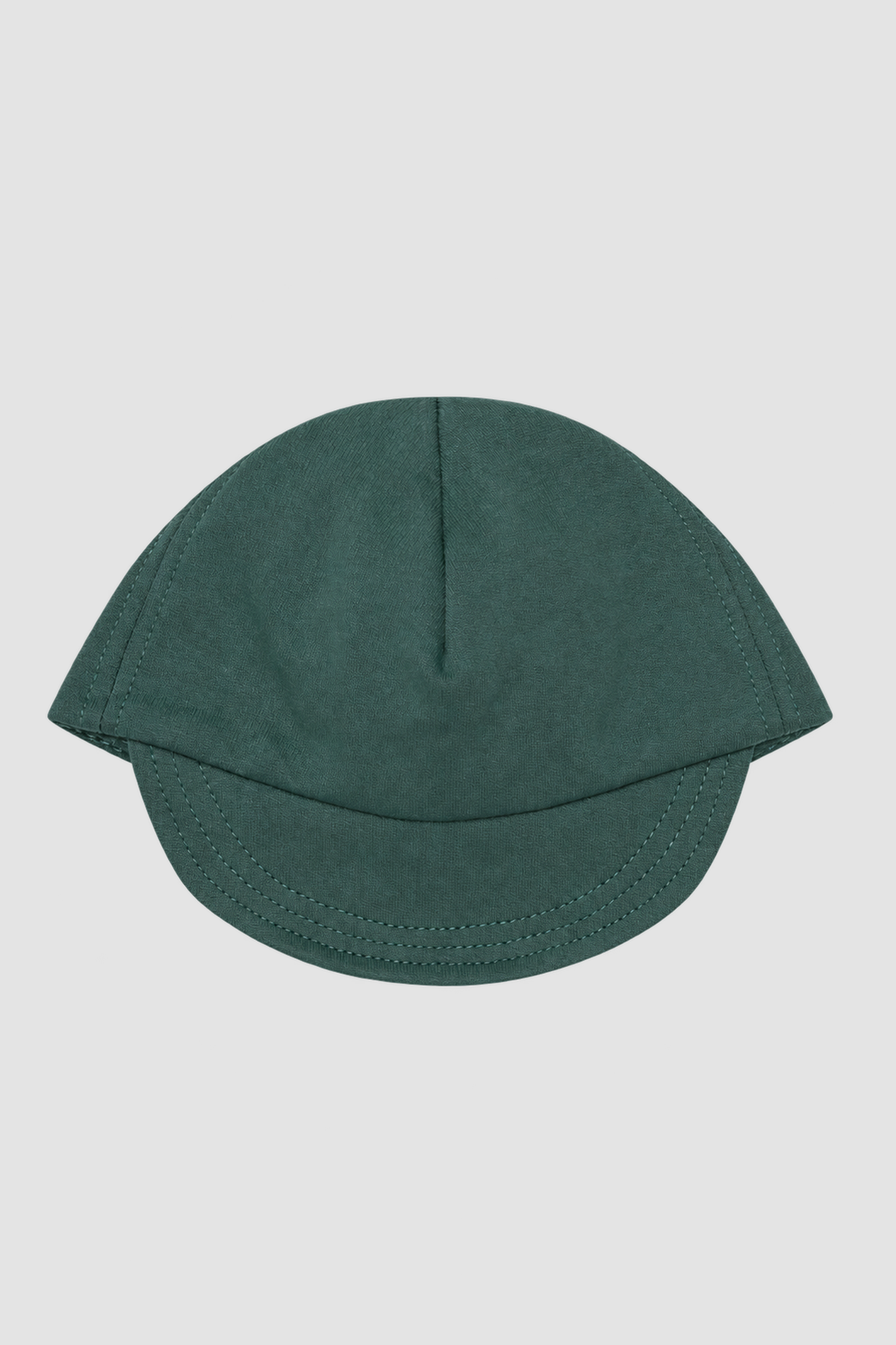 Casquette verte de l’ensemble bébé Petit Lem safari