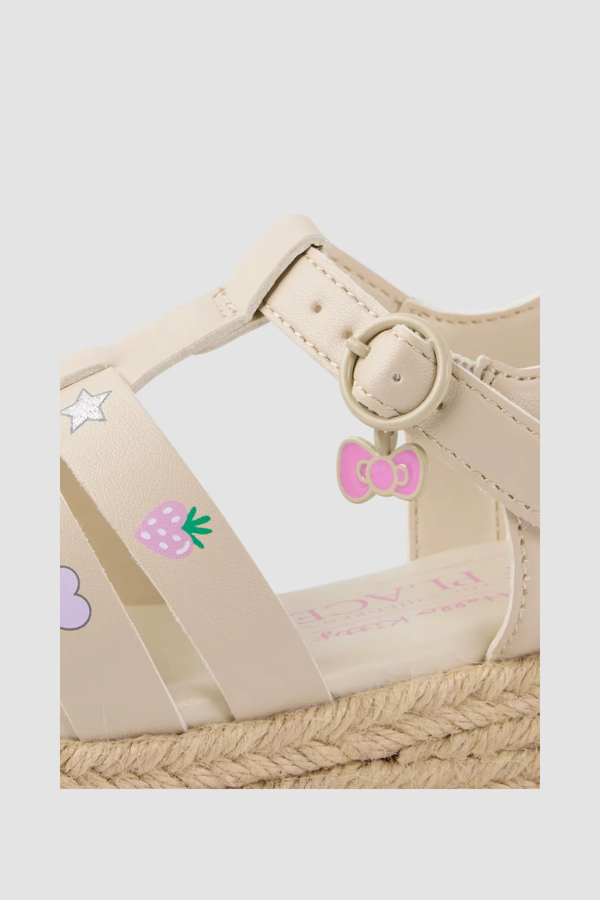 Espadrilles fille Hello Kitty beiges à semelle tressée – détail de la boucle et des motifs