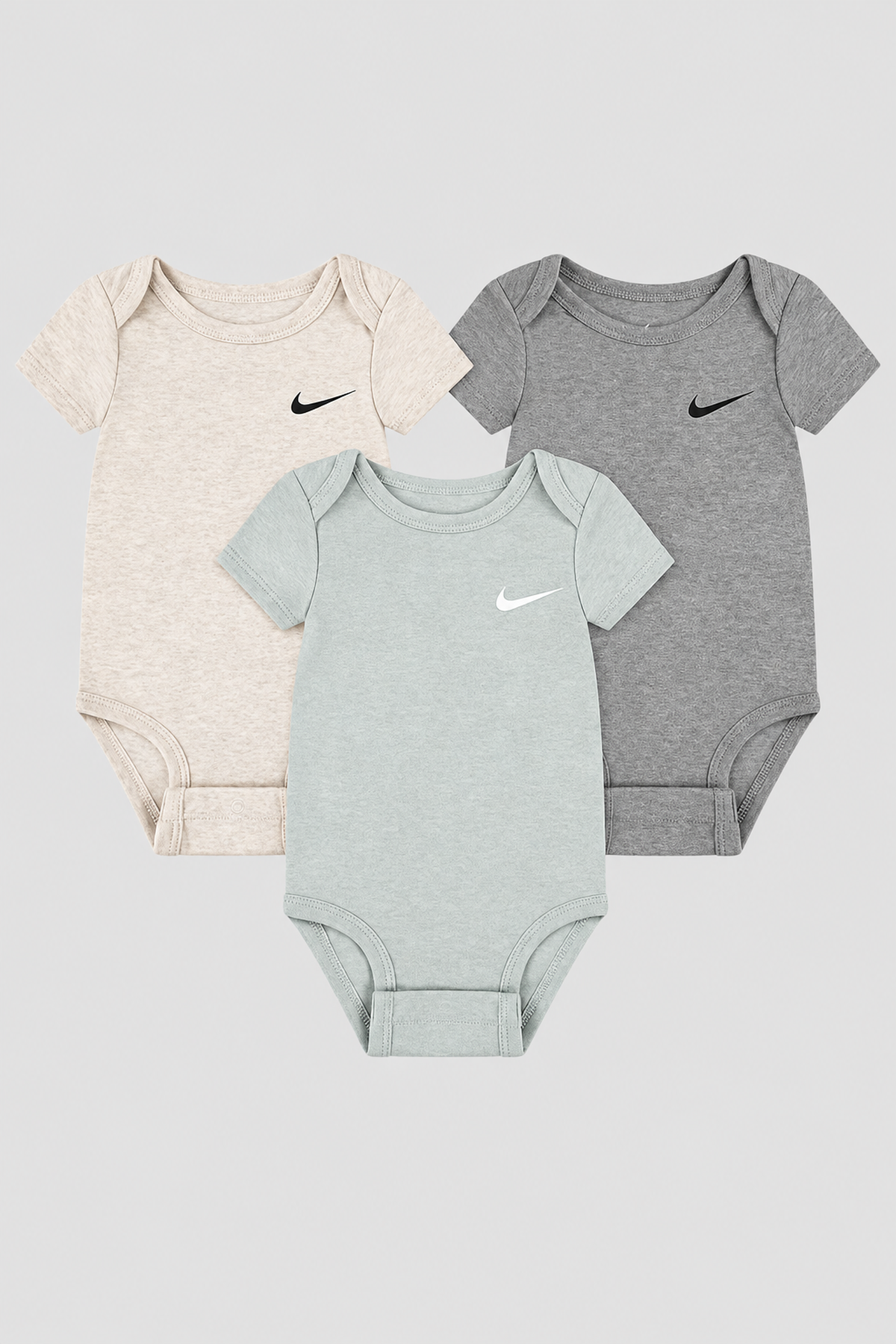 Lot de 3 bodies Nike beige, vert sauge et gris, taille 6 mois