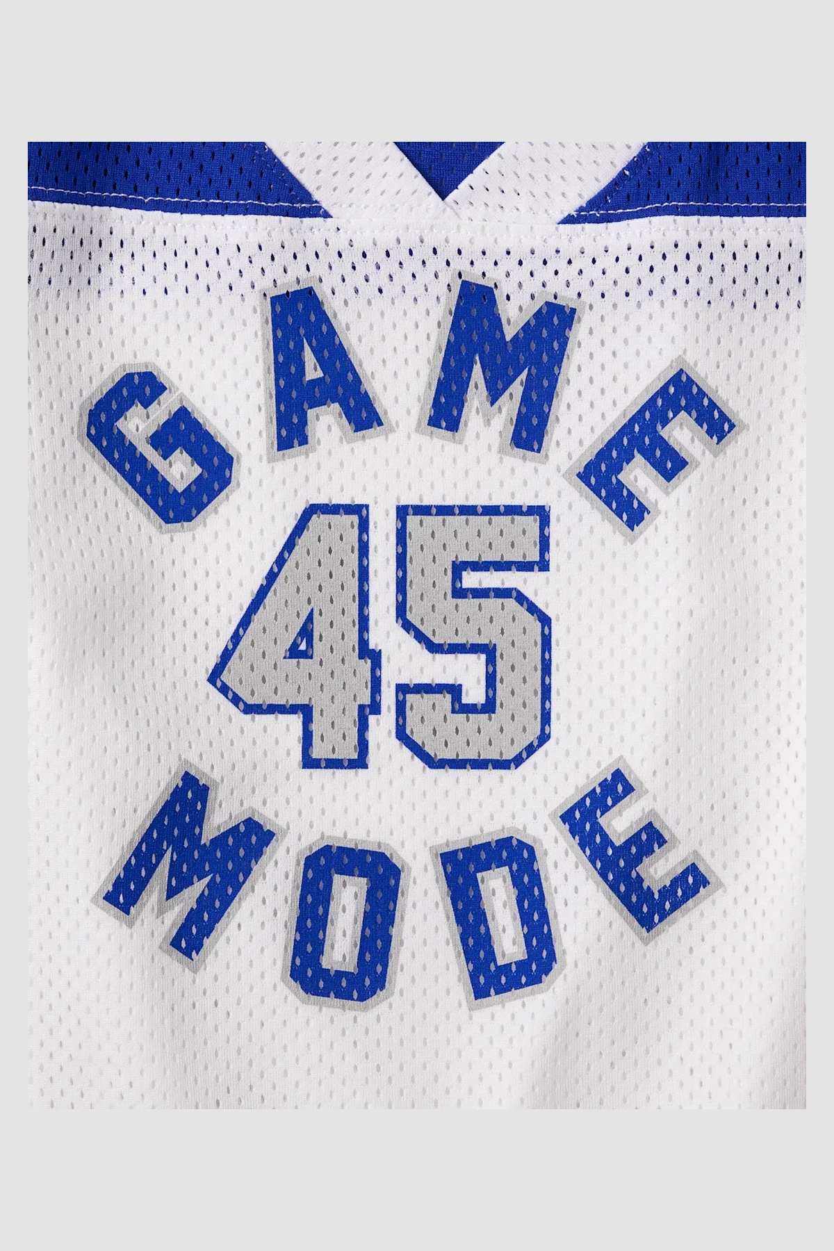 Maillot garçon blanc et bleu « Game Mode 45 » – The Children’s Place (10 et 12 ans) – Vue de détail