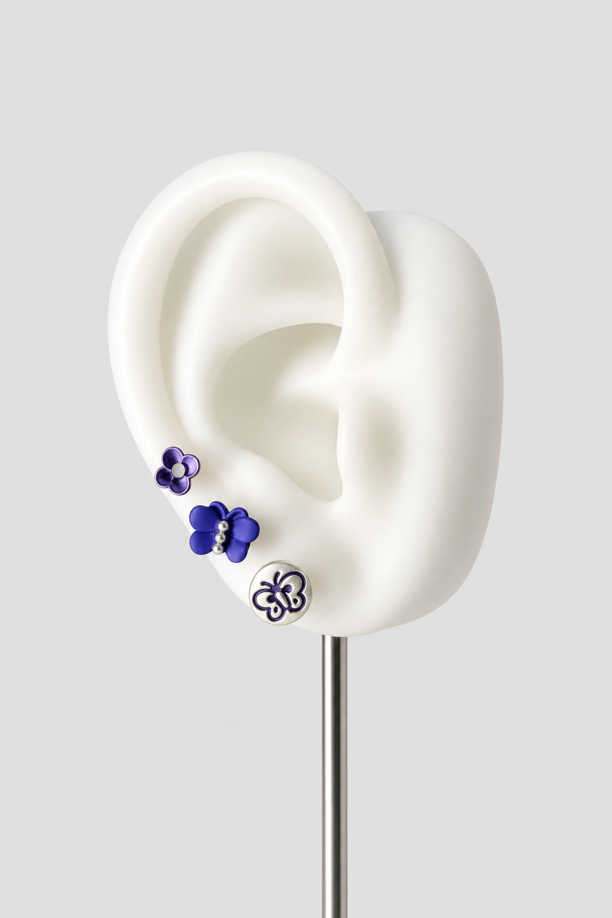 Lot de 3 pins d’oreille violets à fleurs et papillon