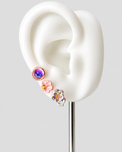 Lot de 3 pins d’oreille roses et violets à fleurs