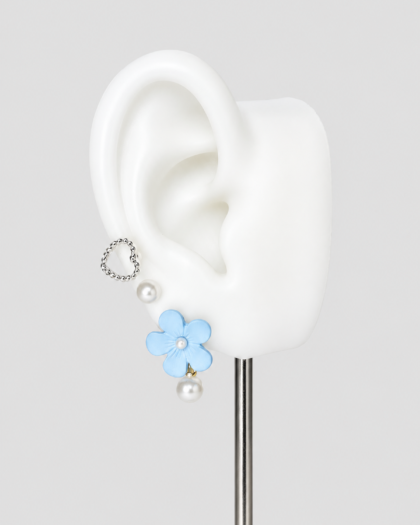 Lot de 3 pins d’oreille à fleur bleue, cœur et perle