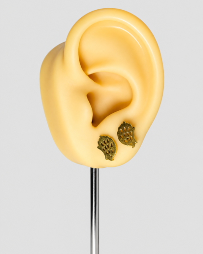 Paire de boucles d’oreilles dorées ajourées en acier inoxydable