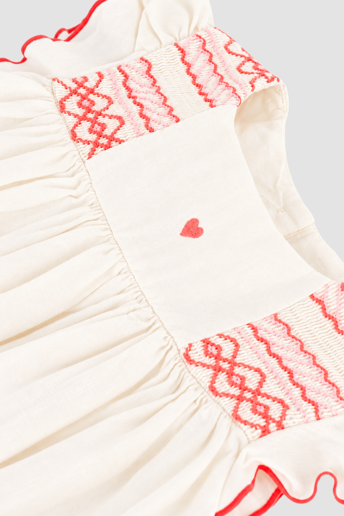 Robe fille Petit Bateau beige à smocks et broderies corail (6 et 10 ans) – vue complémentaire 3
