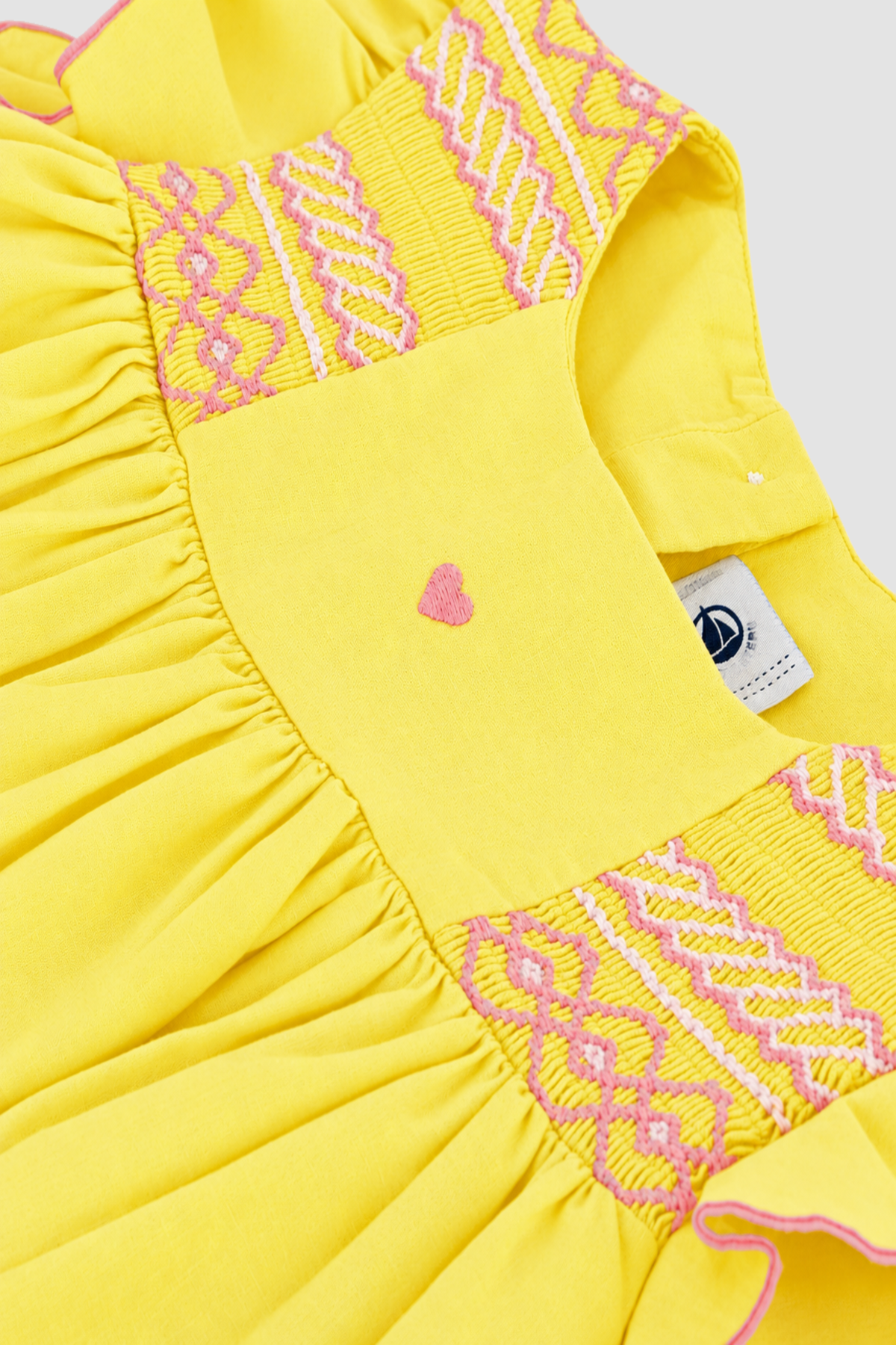 Robe fille Petit Bateau jaune à smocks et manches volantées (8 et 12 ans) – vue complémentaire 3