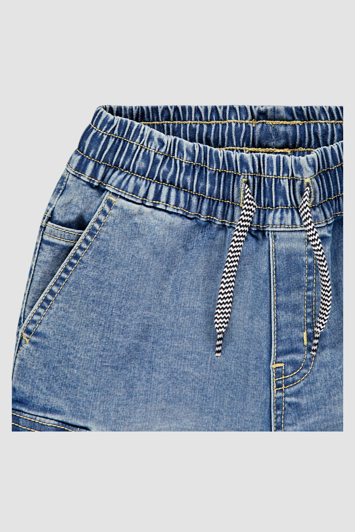 Short cargo garçon en jean bleu délavé à cordon (7 ans) — short cargo jean 7ans detail